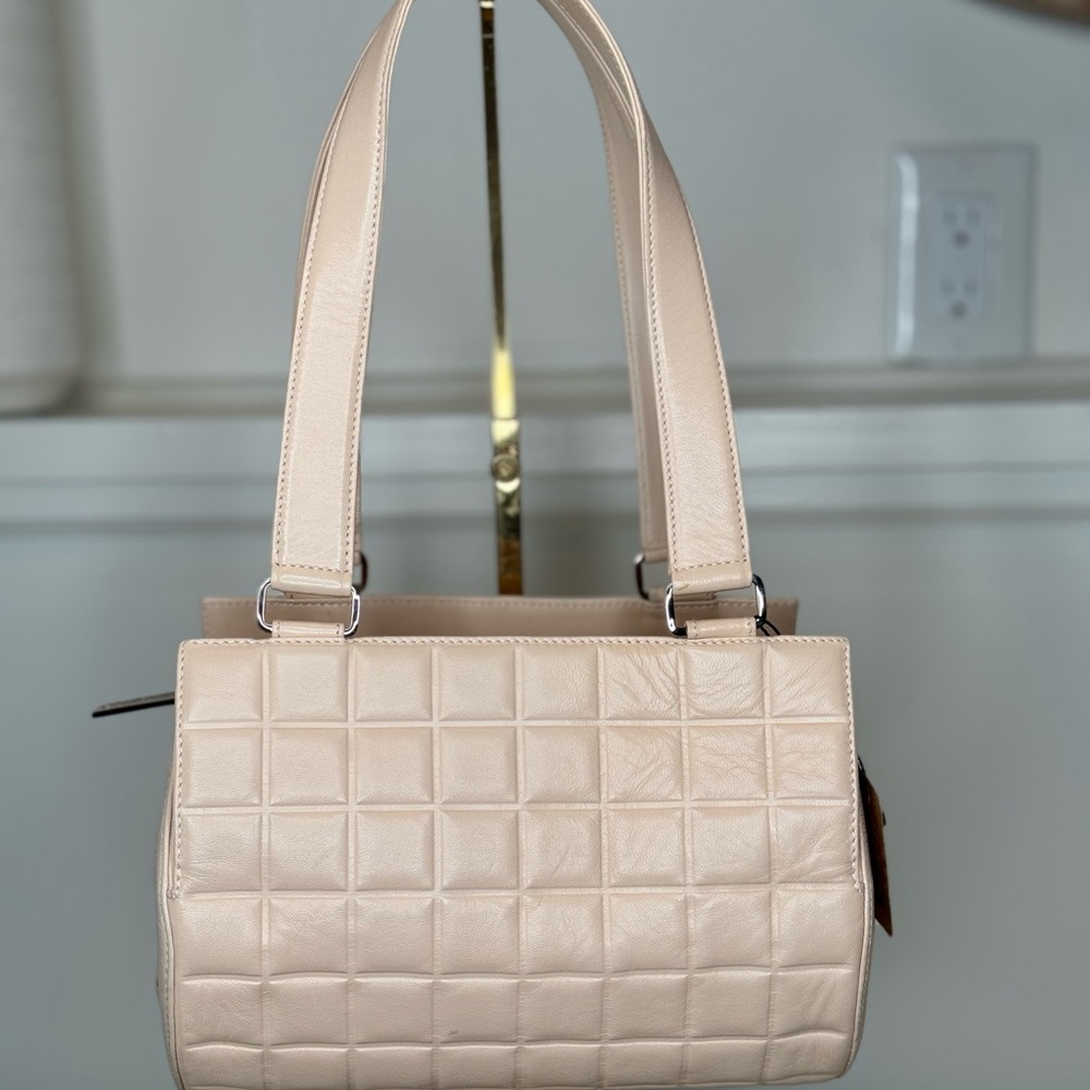 🔥🔥Gorgeous Chanel Chocolate Bar Cylinder Handbag🔥🔥